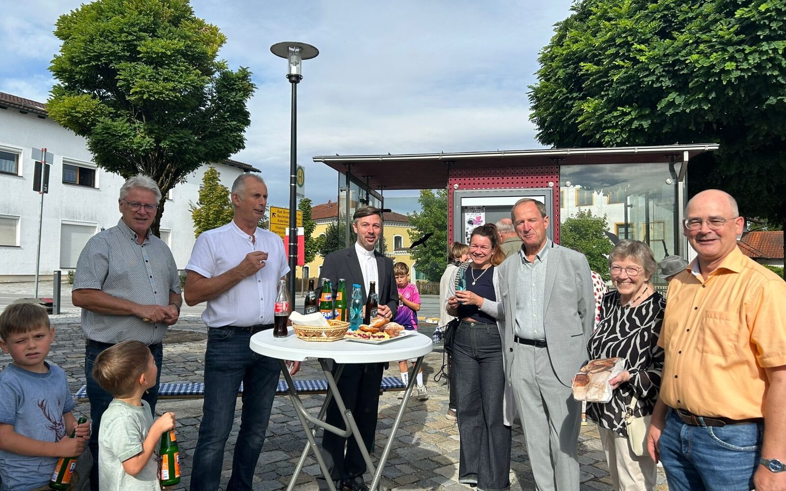 Susanne Pleintiger Dekan Peter Kieweg feierte mit Aunkirchener Bürgern das Kirchweihfest