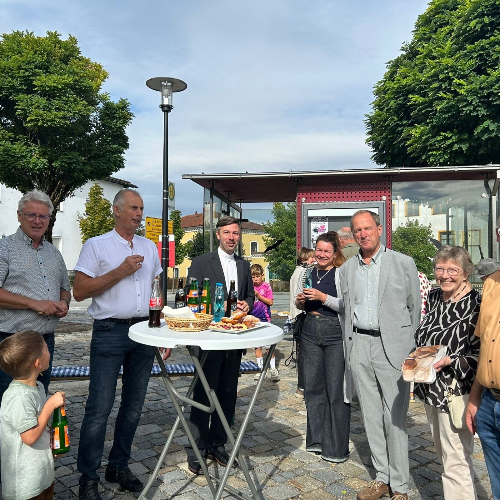 Susanne Pleintiger Dekan Peter Kieweg feierte mit Aunkirchener Bürgern das Kirchweihfest